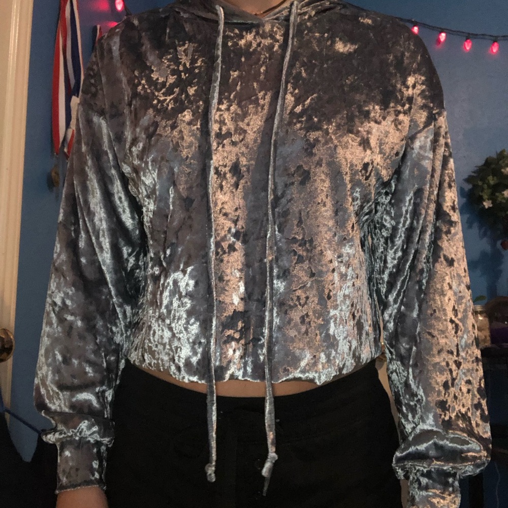 Shinny cropped hoodie very soft